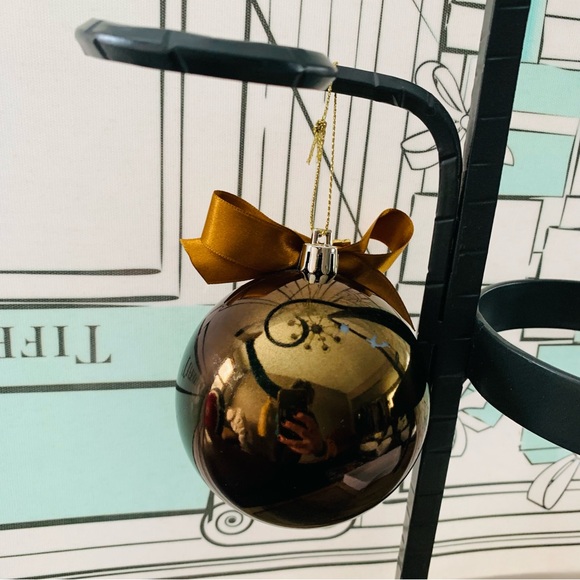 Gucci Parfums Mirrored Brinze Ornament Ball - Picture 4 of 9